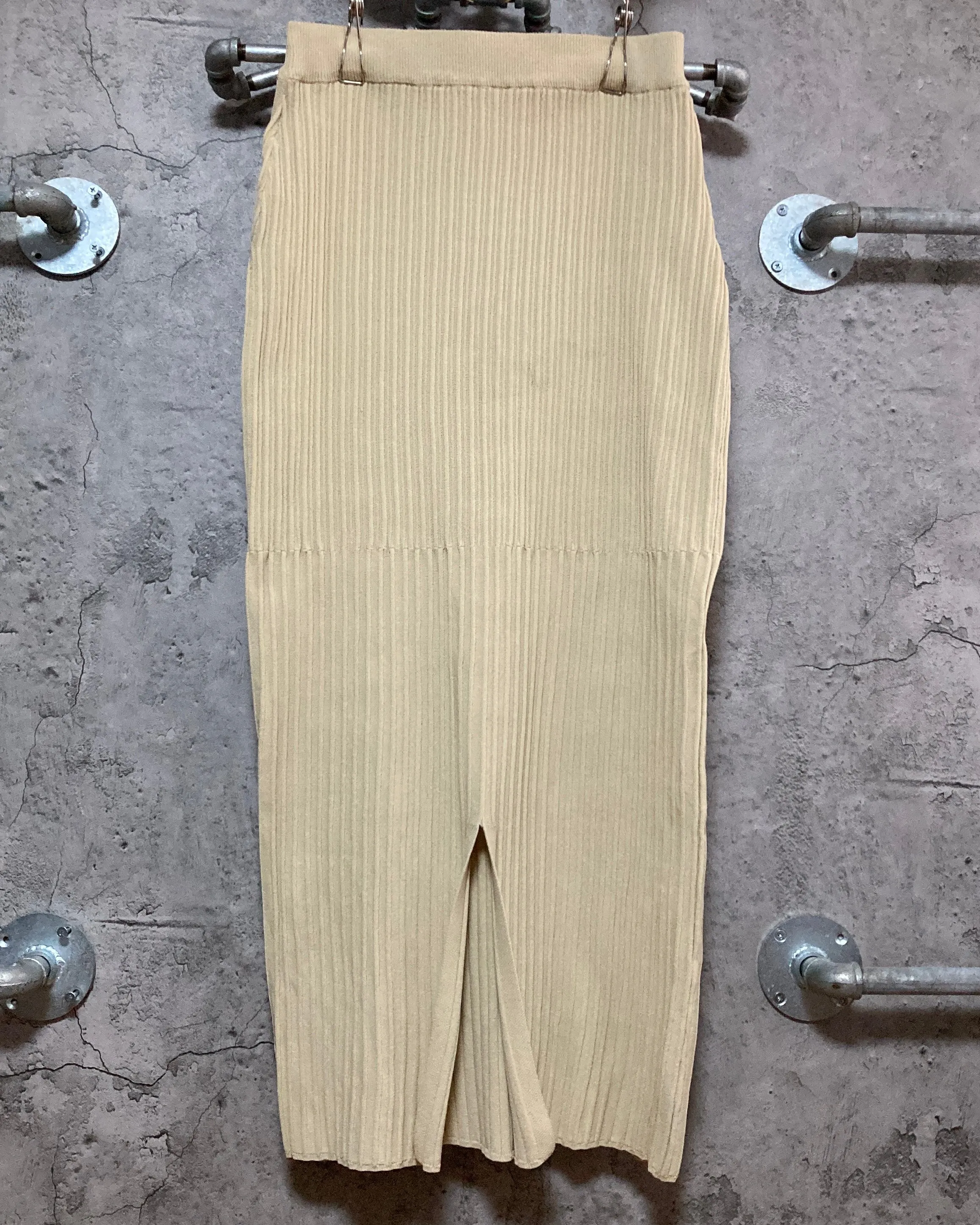 beige ribbed skirt