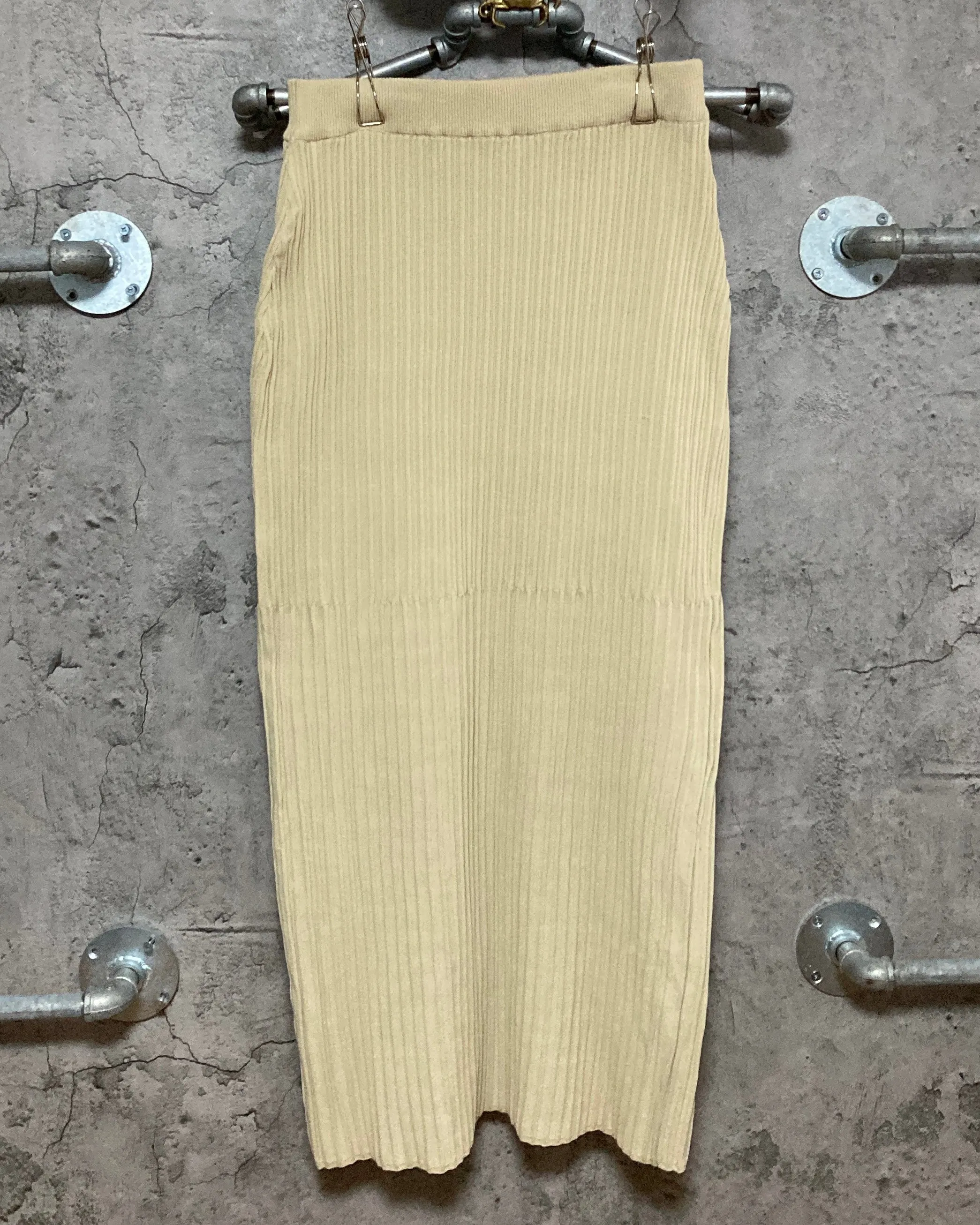 beige ribbed skirt