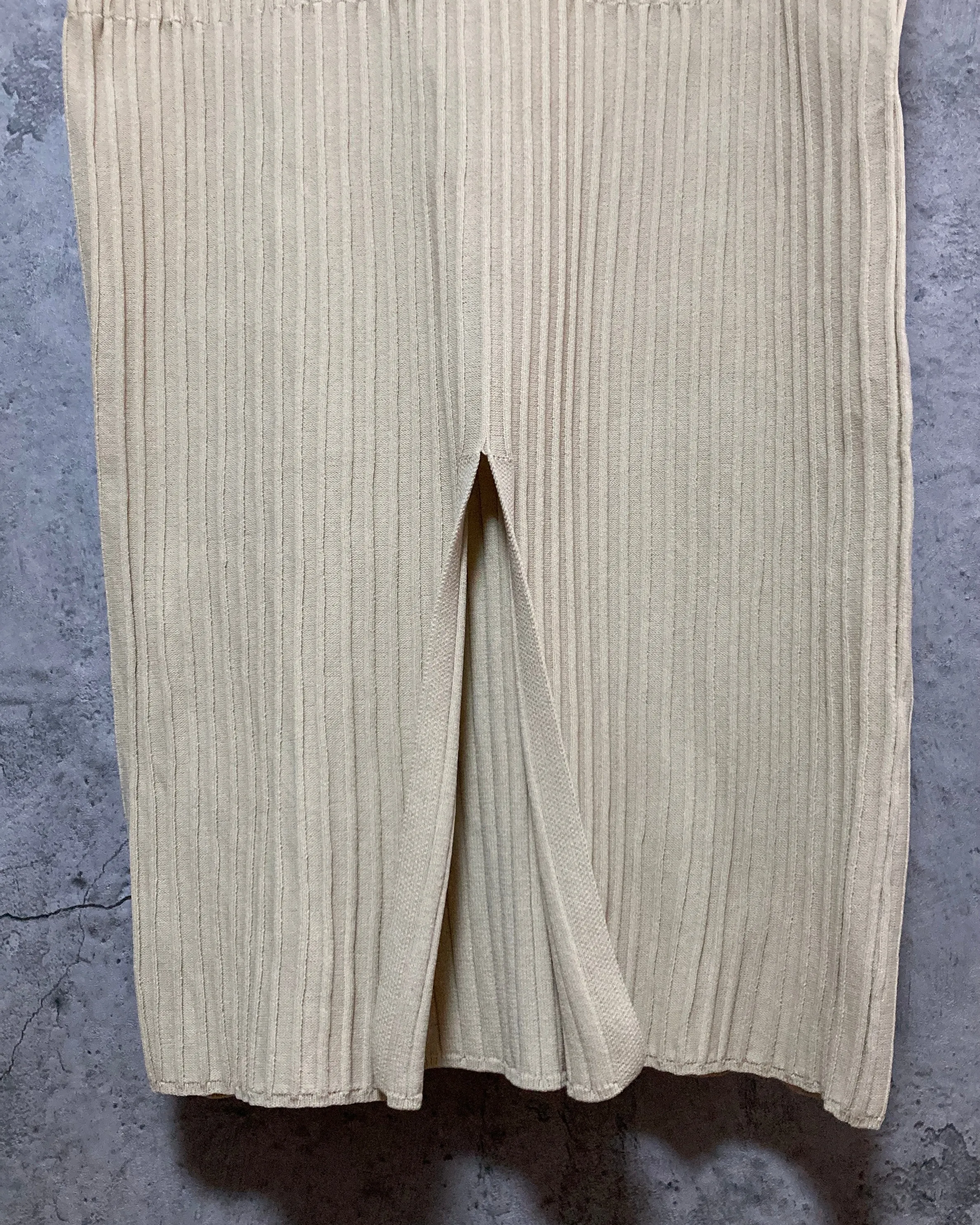 beige ribbed skirt